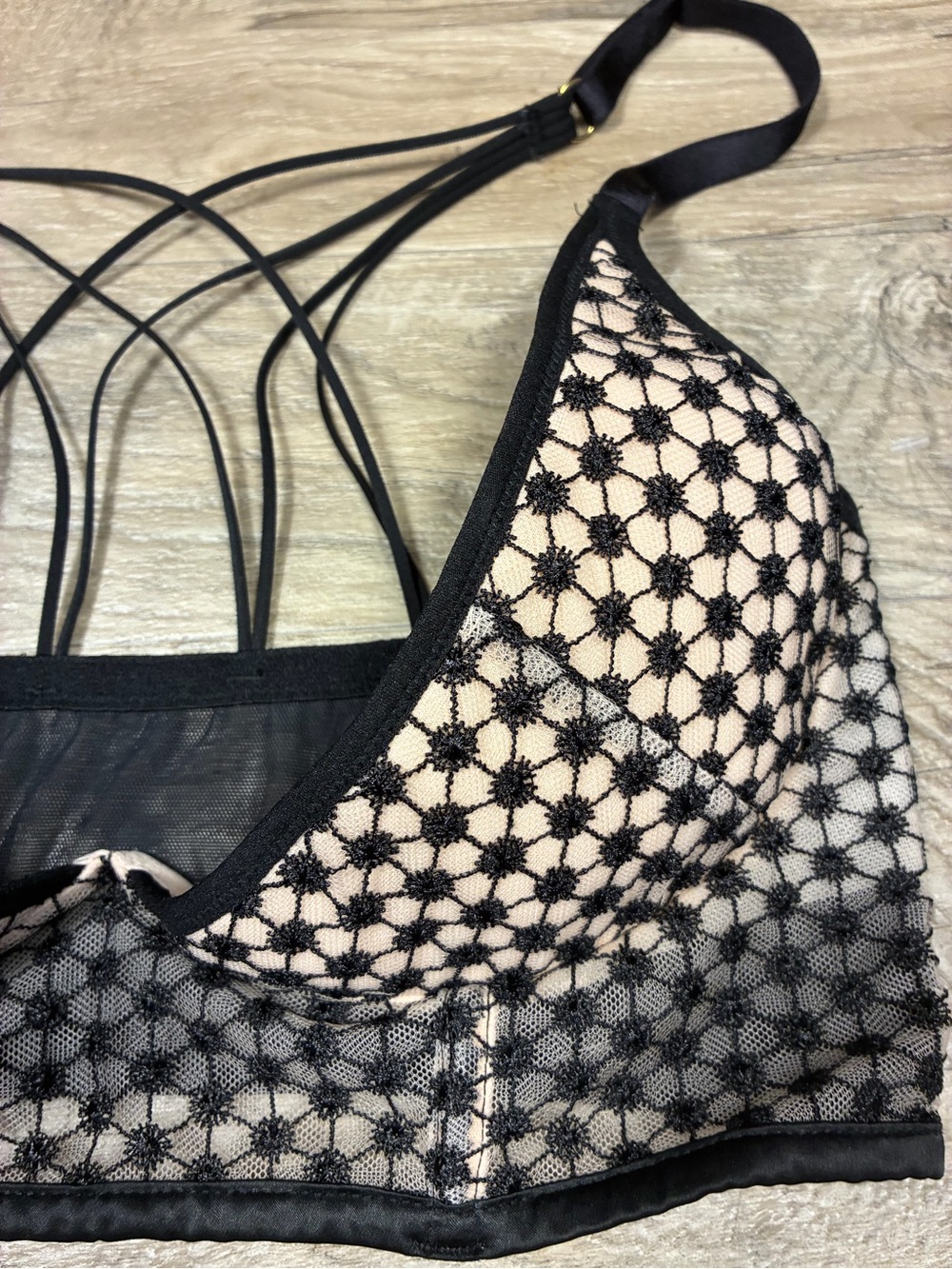 Victoria Secret Luxe Starburst Strappy Mesh Underwired Bra - Picture 6 of 9